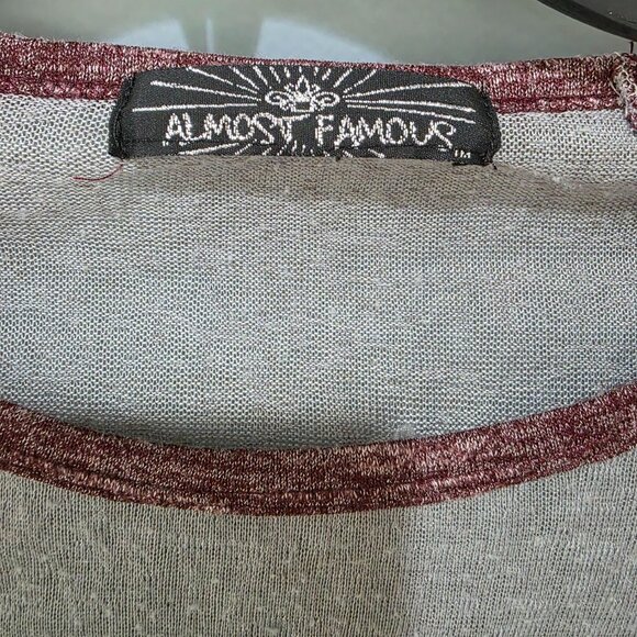 Almost Famous Bunny Graphic Raglan Tee – Women’s Small Grey & Burgundy - Picture 2 of 9